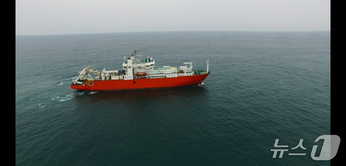 본문 이미지 - LS마린솔루션의 해저 광케이블 설치선 '세계로' (사진제공 = LS마린솔루션) 