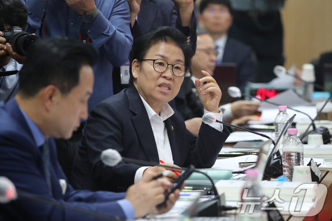 본문 이미지 - 문정복 의원이 지난 10월 23일 오후 충북대학교 개신문화관에서 열린 국회 교육위원회의 대전·세종·충북·충남교육청에 대한 국정감사에서 질문하고 있다. 2025.10.23/뉴스1 ⓒ News1 김용빈 기자