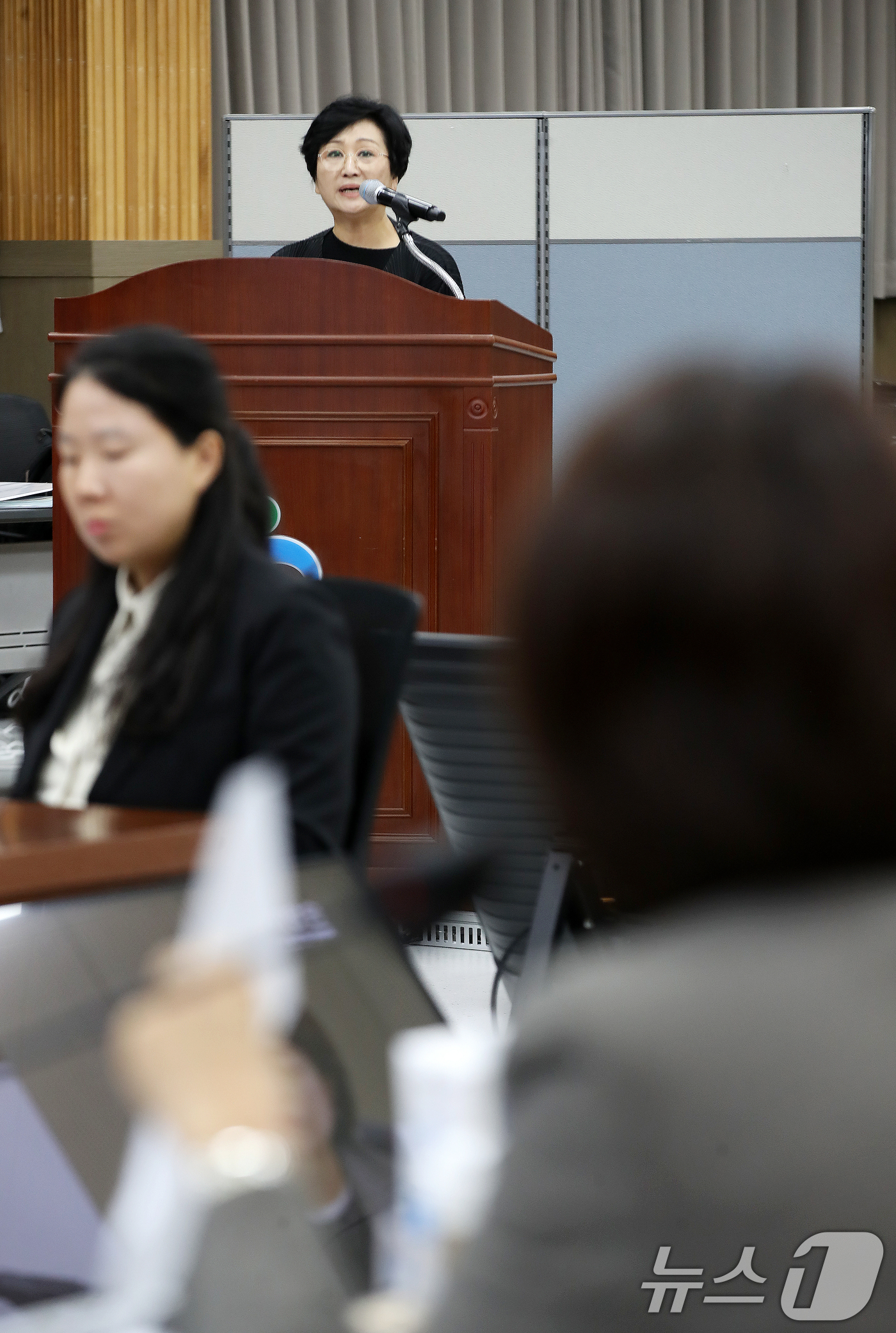 (창원=뉴스1) 윤일지 기자 = 현임숙 브니엘예고 교장이 23일 경남 창원 성산구 경남교육청에서 열린 국회 교육위원회의 경남·울산·부산교육청에 대한 국정감사에서 증인으로 출석해 브 …