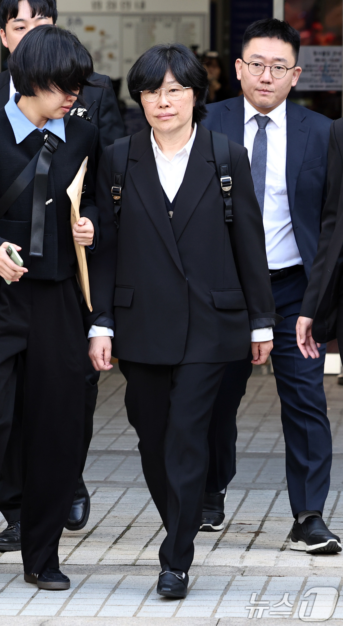 (서울=뉴스1) 구윤성 기자 = 채상병 순직 및 수사 외압에 단계별로 관여한 유재은 전 국방부 법무관리관이 23일 오후 서초구 서울중앙지방법원에서 열린 구속 전 피의자 심문(영장실 …