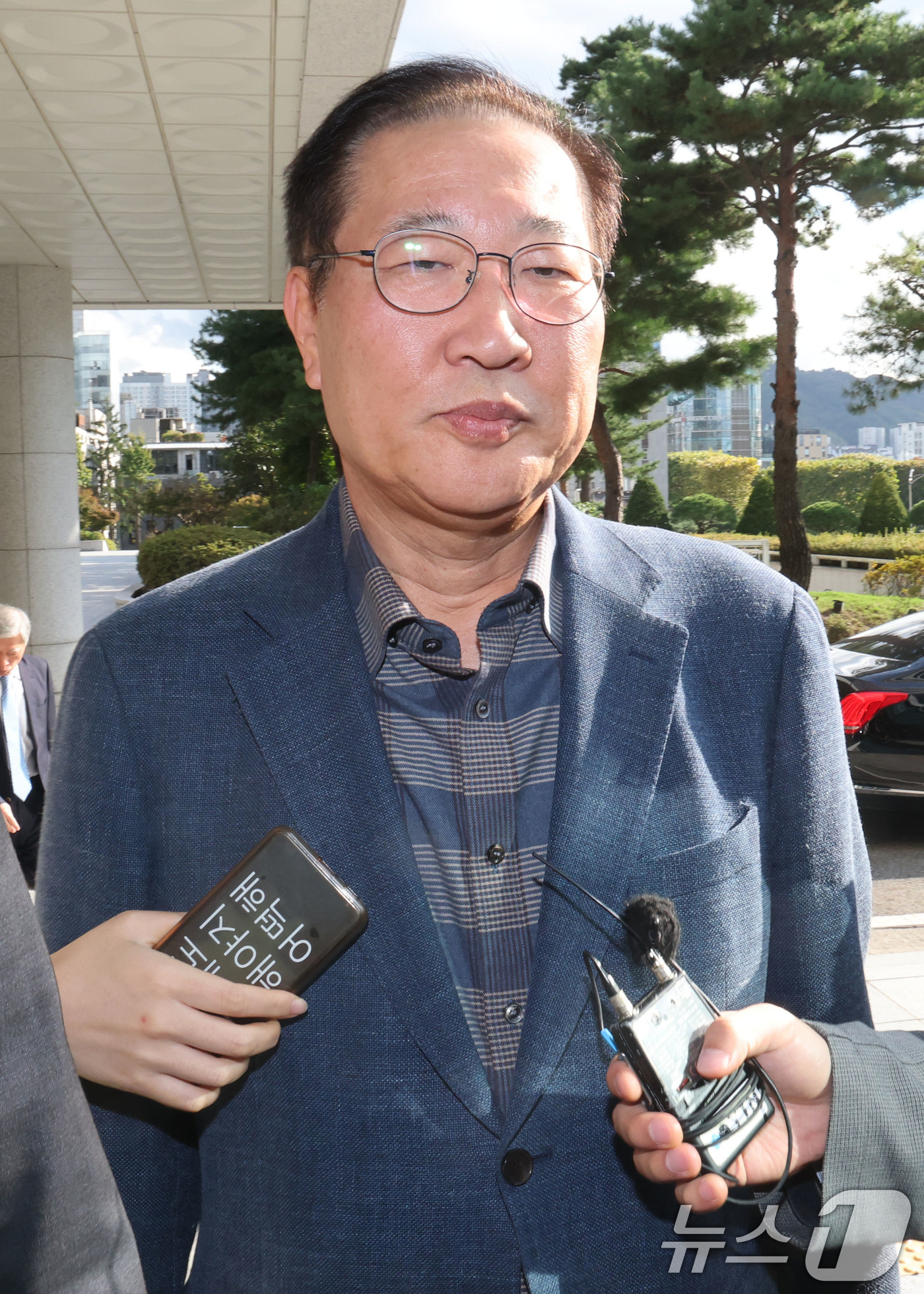 (서울=뉴스1) 이광호 기자 = 박성재 전 법무부 장관이 23일 구속영장 기각 이후 첫 조사를 받기 위해 서울 서초구 서울고등검찰청 내란 특검에 출석하고 있다.박 전 장관은 비상계 …