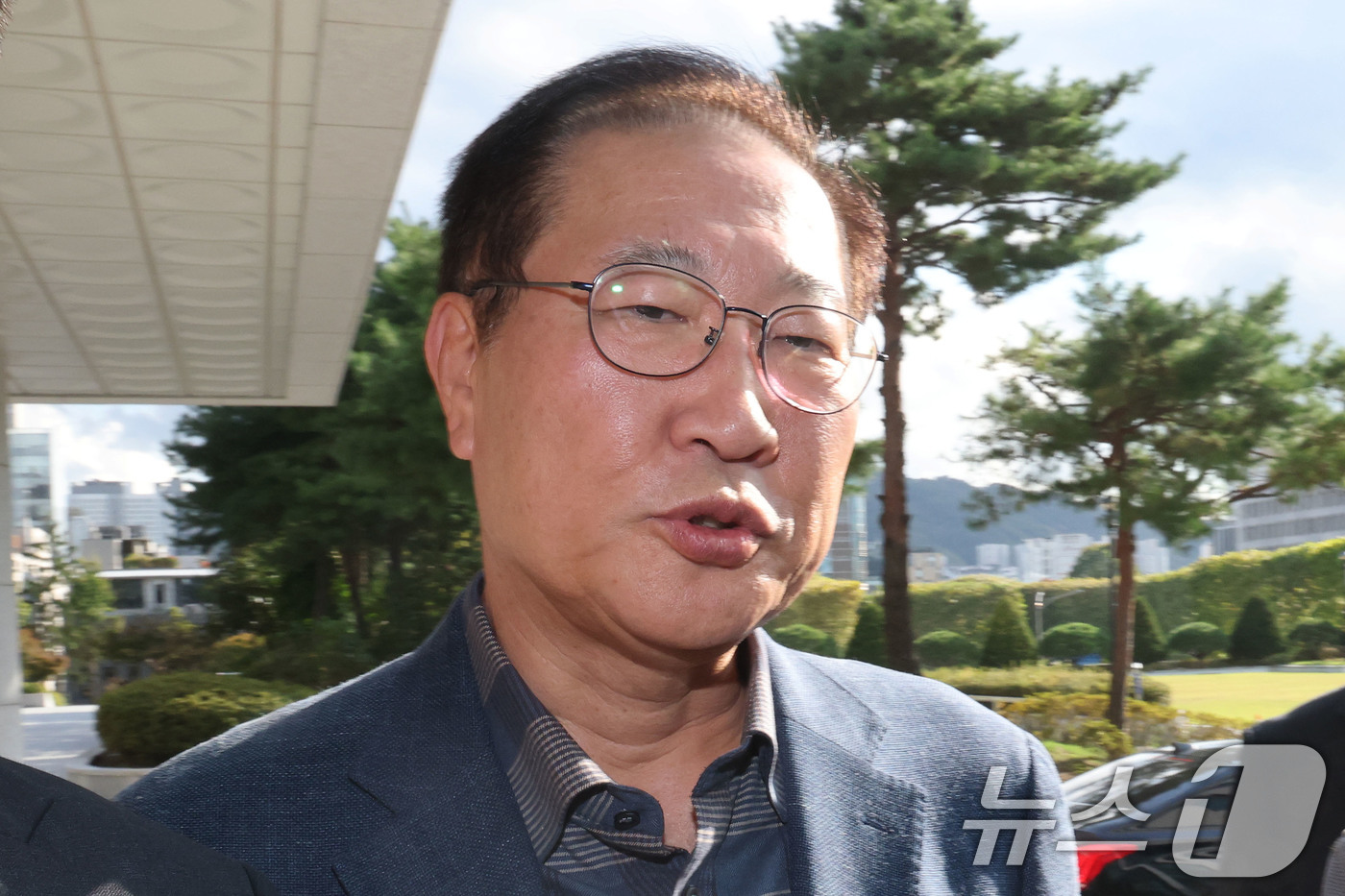 (서울=뉴스1) 이광호 기자 = 박성재 전 법무부 장관이 23일 구속영장 기각 이후 첫 조사를 받기 위해 서울 서초구 서울고등검찰청 내란 특검에 출석하고 있다.박 전 장관은 비상계 …