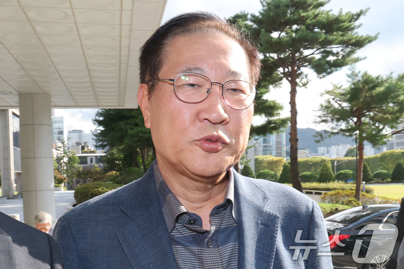 (서울=뉴스1) 이광호 기자 = 박성재 전 법무부 장관이 23일 구속영장 기각 이후 첫 조사를 받기 위해 서울 서초구 서울고등검찰청 내란 특검에 출석하고 있다.박 전 장관은 비상계 …