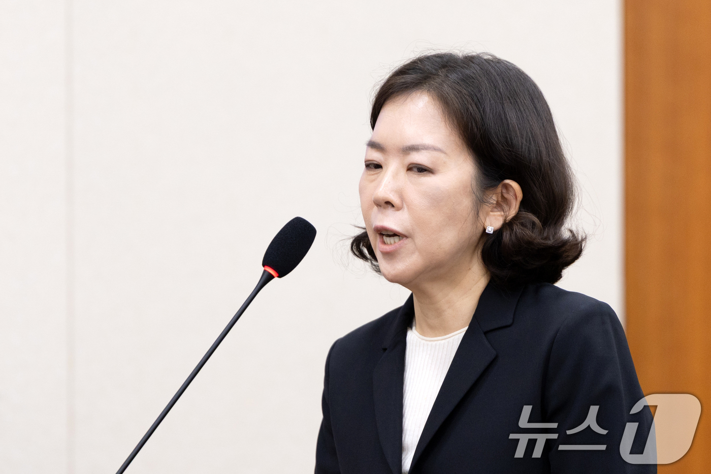 (서울=뉴스1) 이승배 기자 = 황성혜 구글코리아 부사장이 23일 서울 여의도 국회에서 열린 과학기술정보방송통신위원회 한국방송공사 등에 대한 국정감사에 출석해 의원 질의에 답변하고 …