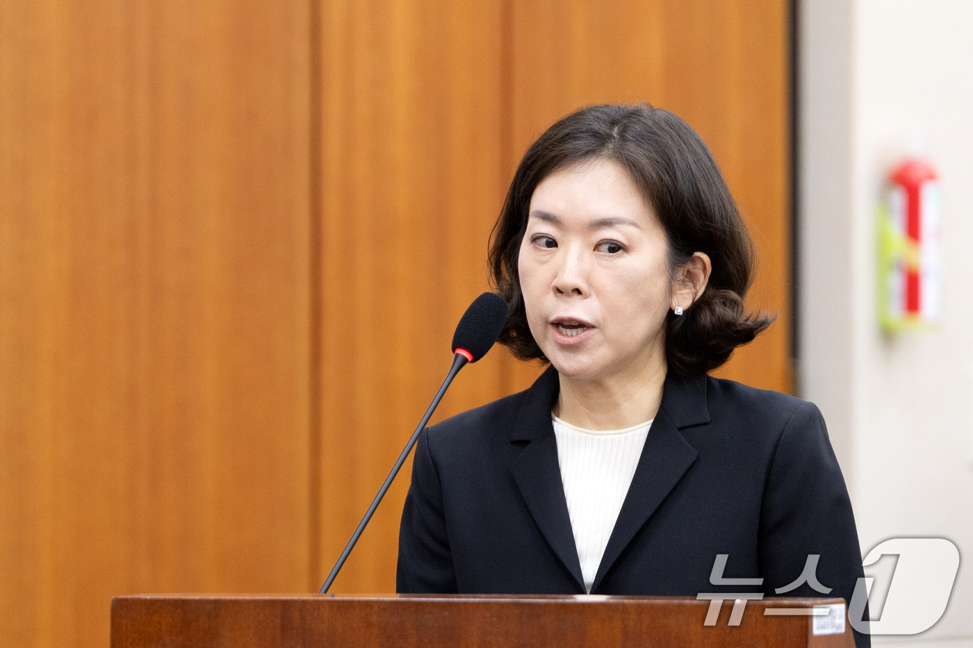 (서울=뉴스1) 이승배 기자 = 황성혜 구글코리아 부사장이 23일 서울 여의도 국회에서 열린 과학기술정보방송통신위원회 한국방송공사 등에 대한 국정감사에 출석해 의원 질의에 답변하고 …