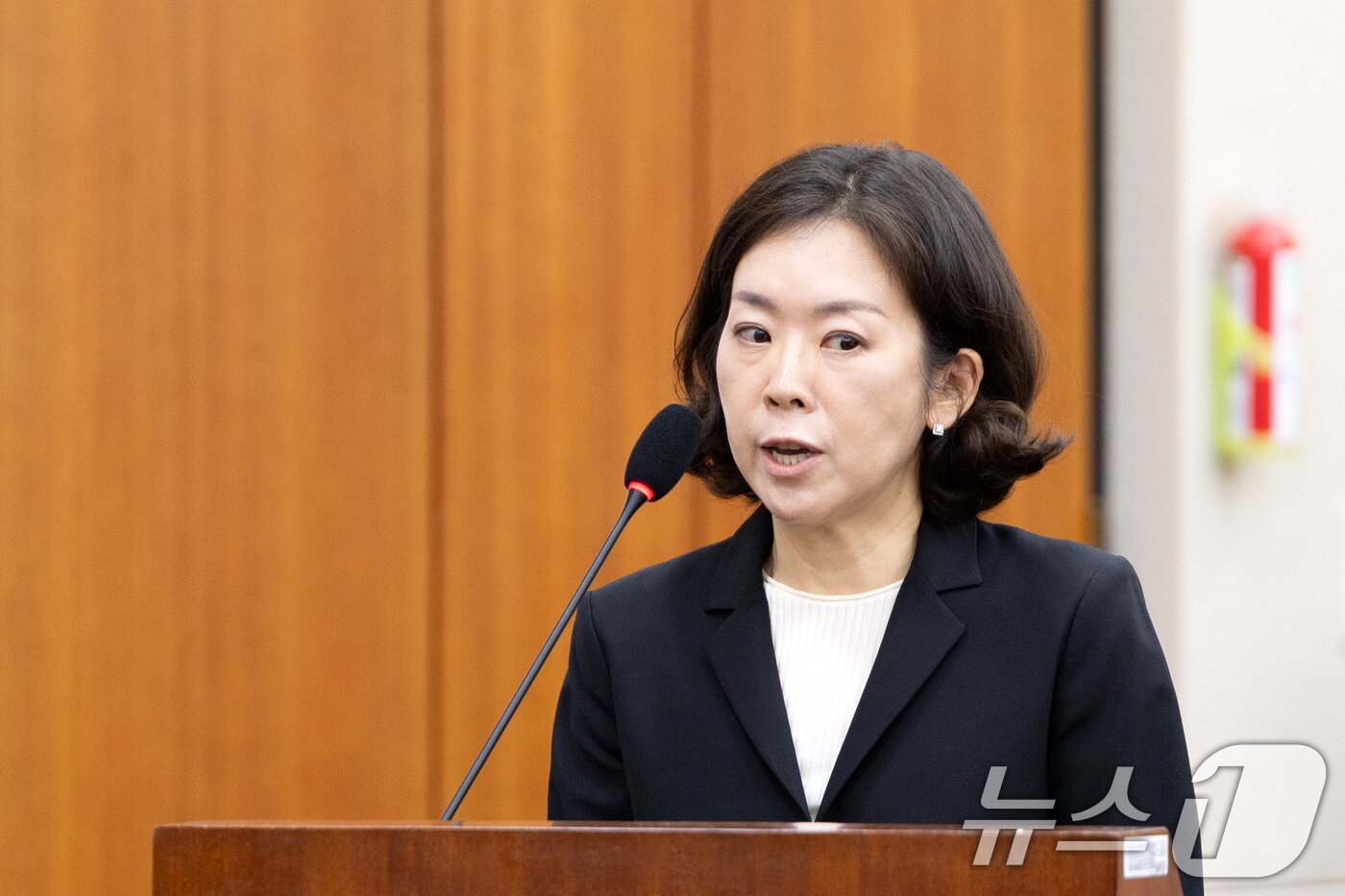 본문 이미지 - 황성혜 구글코리아 부사장이 23일 서울 여의도 국회에서 열린 과학기술정보방송통신위원회 한국방송공사 등에 대한 국정감사에 출석해 의원 질의에 답변하고 있다. 2025.10.23/뉴스1 ⓒ News1 이승배 기자