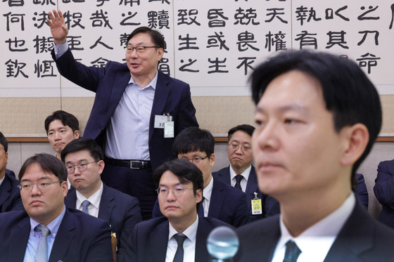 검찰 "안부수, 쌍방울에서 사무실 임대료·딸 급여 1억 받아"