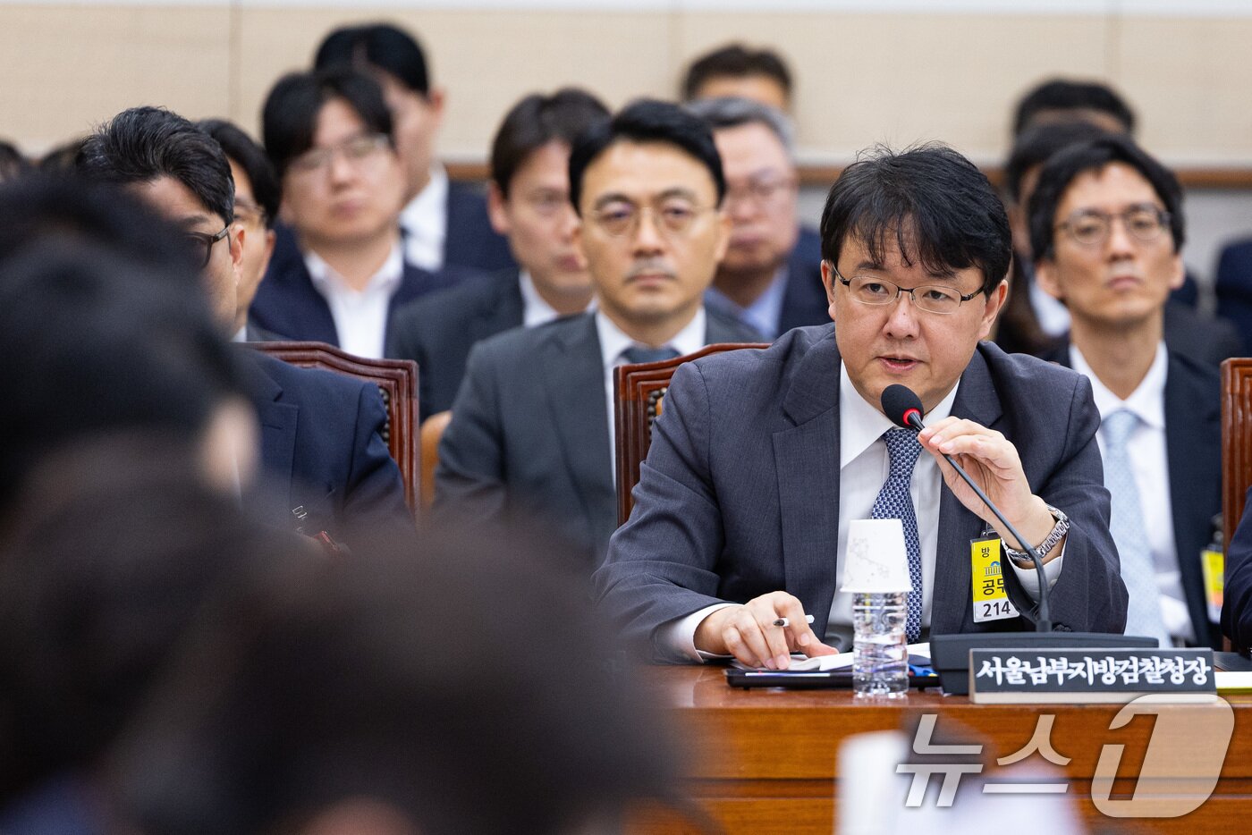 본문 이미지 - 김태훈 서울남부지검장이 23일 서울 여의도 국회에서 열린 법제사법위원회의 서울고등검찰청 등에 대한 국정감사에서 의원 질의에 답하고 있다. 2025.10.23/뉴스1 ⓒ News1 유승관 기자