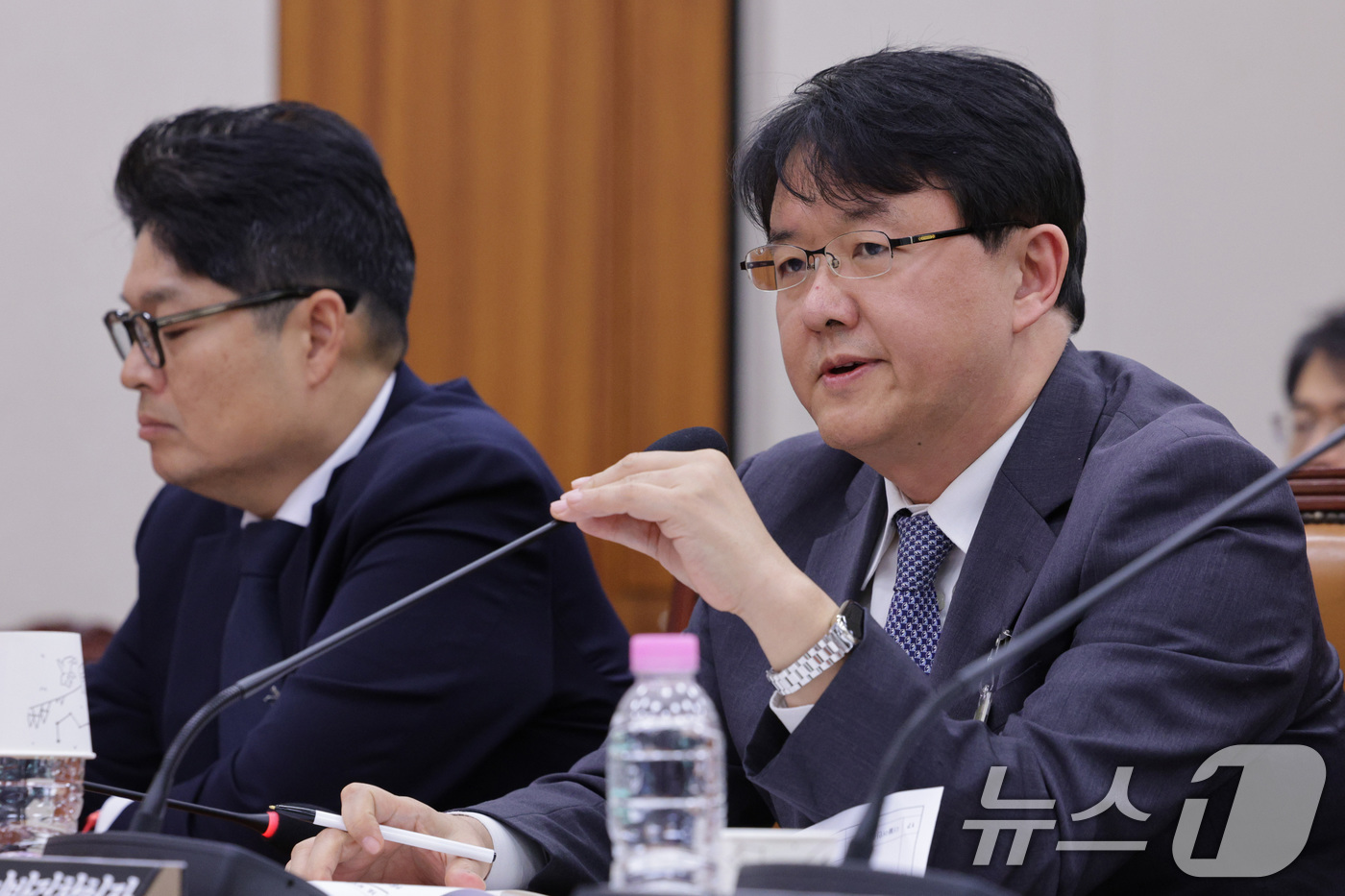 (서울=뉴스1) 신웅수 기자 = 김태훈 서울남부지검장이 23일 서울 여의도 국회 법제사법위원회에서 열린 서울고등검찰청·서울중앙지방검찰청 등에 대한 국정감사에서 의원 질의에 답변하고 …