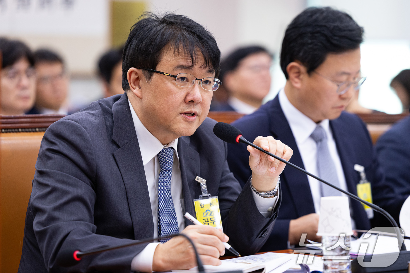 (서울=뉴스1) 유승관 기자 = 김태훈 서울남부지검장이 23일 서울 여의도 국회에서 열린 법제사법위원회의 서울고등검찰청 등에 대한 국정감사에서 의원 질의에 답하고 있다. 2025. …