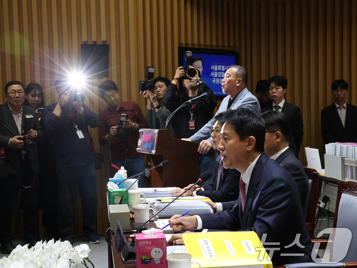 본문 이미지 - 오세훈 서울시장이 23일 오후 서울 중구 서울시청에서 열린 국회 행정안전위원회 서울시청 국정감사에서 의원질의에 답하고 있다. 2025.10.23/뉴스1 ⓒ News1 황기선 기자