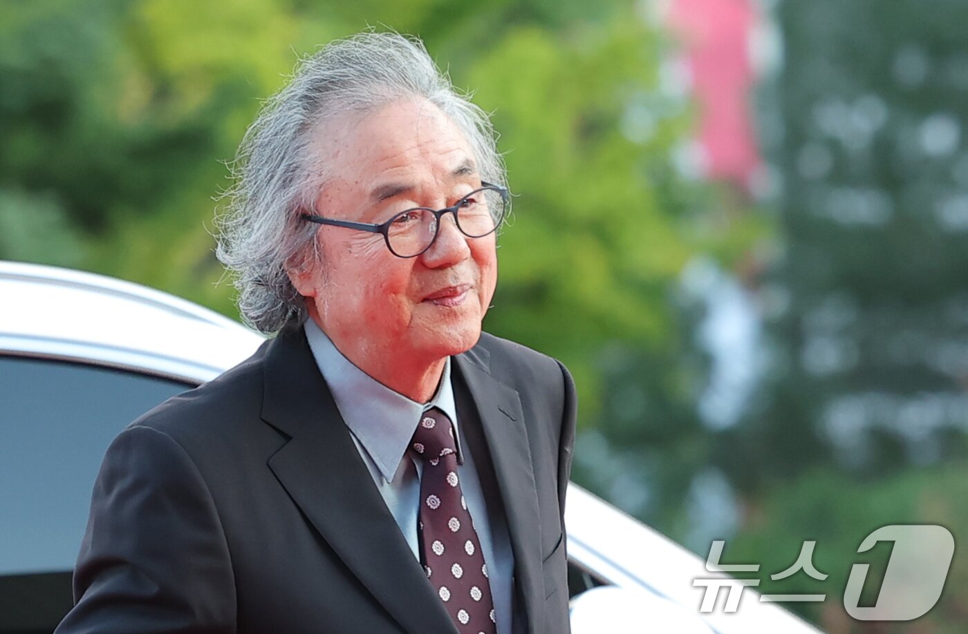 본문 이미지 - 배우 정동환이 23일 오후 서울 중구 국립극장 해오름극장에서 열린 '2025 대한민국 대중문화예술상 시상식' 레드카펫에 참석하고 있다. 2025.10.23/뉴스1 ⓒ News1 권현진 기자