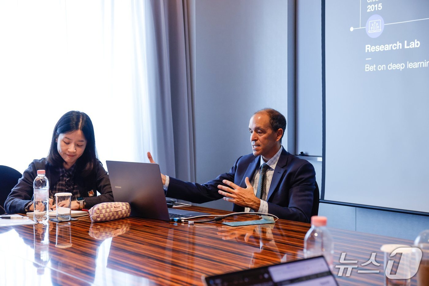 본문 이미지 - 크리스 리헤인 오픈AI 글로벌 대외협력 총괄이 서울 중구 더플라자호텔에서 열린 미디어행사에서 발언하고 있다.&#40;오픈AI 제공&#41;