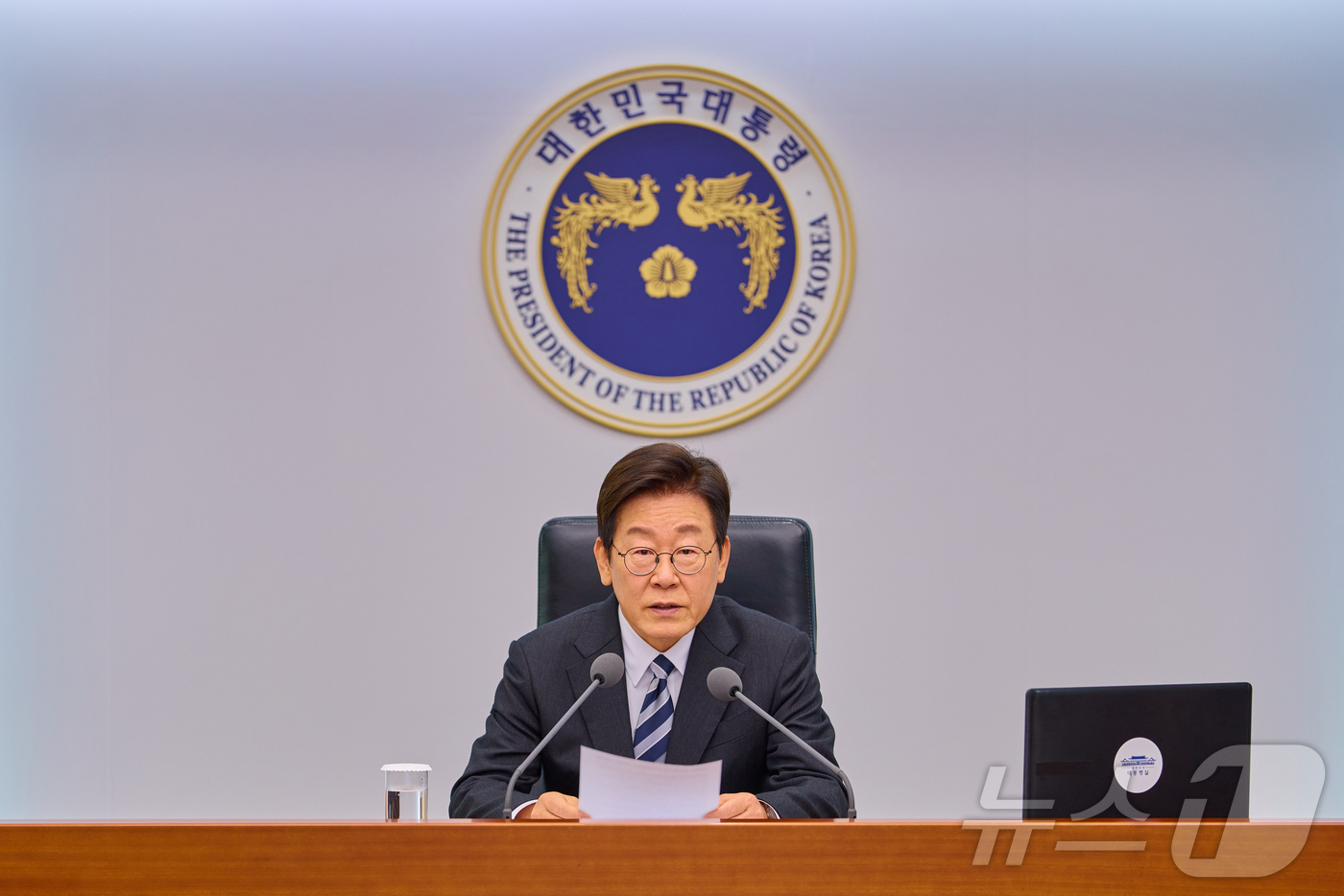(서울=뉴스1) 이재명 기자 = 이재명 대통령이 23일 서울 용산 대통령실 청사에서 열린 수석보좌관회의에서 발언하고 있다. (대통령실 제공. 재판매 및 DB 금지) 2025.10. …