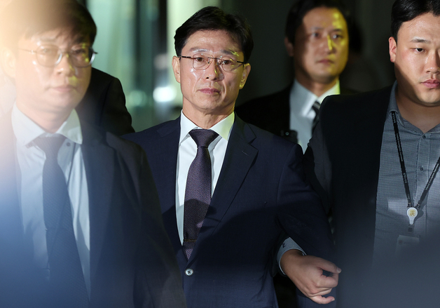 임성근, 첫 재판서 혐의 부인…특검 "사실상 수중수색 지시"