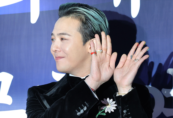 [뉴스1 ★]지드래곤 “눈이 오는 것 같다”… 감성 물든 레드카펫