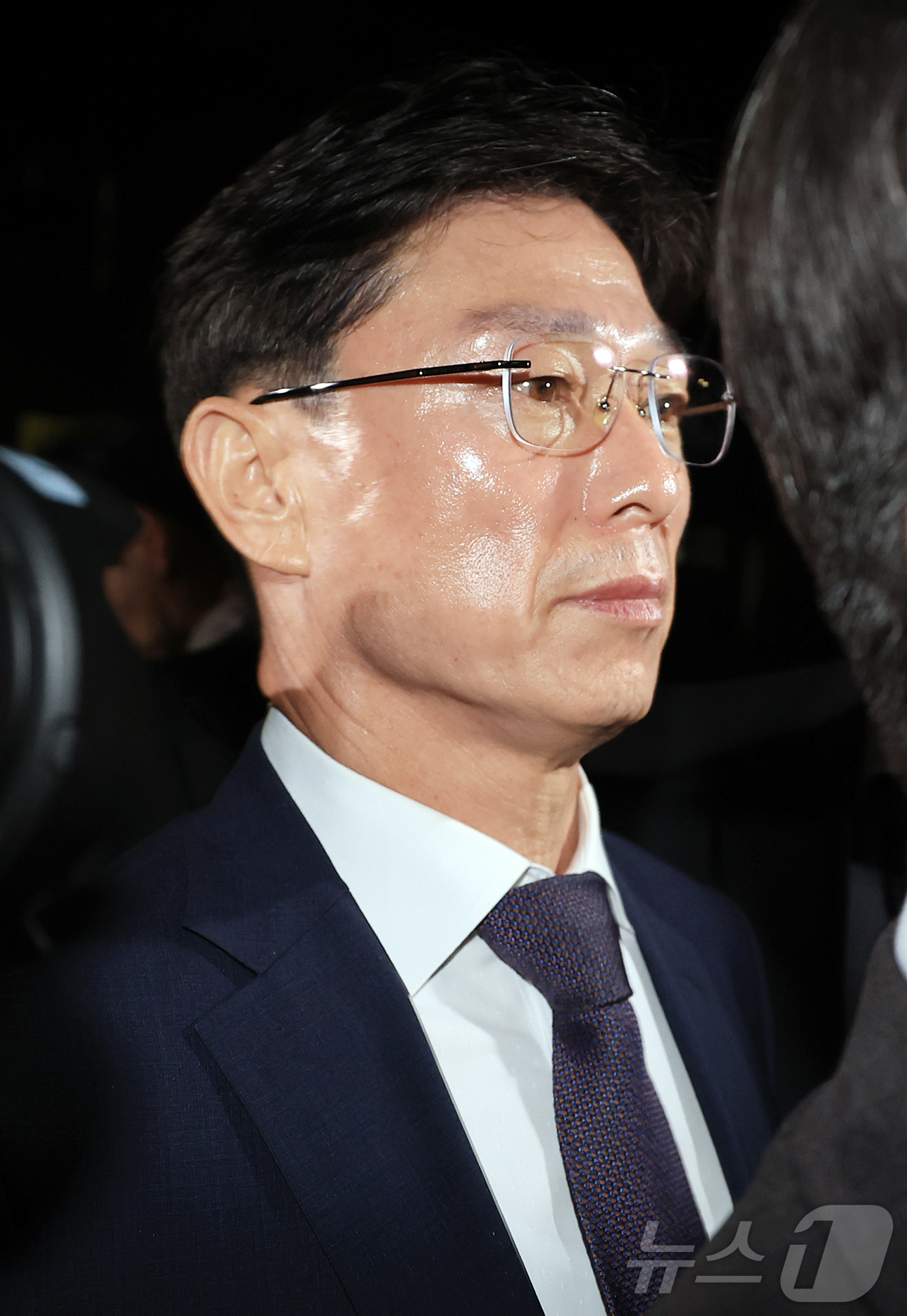 (서울=뉴스1) 김진환 기자 = 채상병 순직 및 수사 외압·은폐 의혹의 핵심 피의자인 임성근 전 해병대 1사단장이 23일 오후 서초구 서울중앙지방법원에서 열린 구속 전 피의자 심문 …