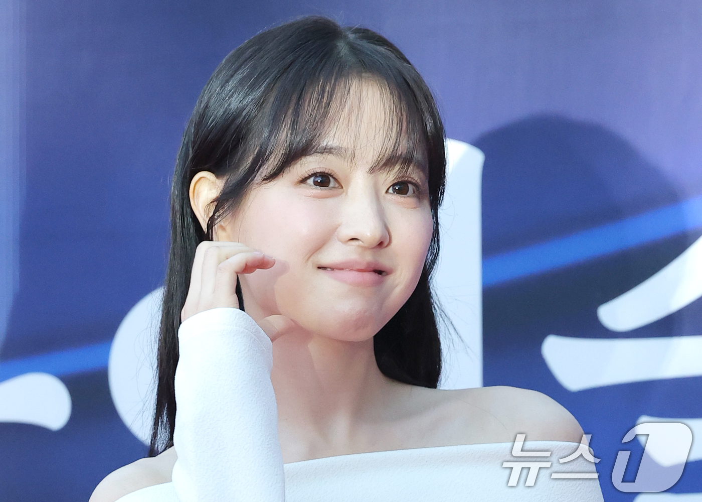 (서울=뉴스1) 권현진 기자 = 배우 박보영이 23일 오후 서울 중구 국립극장 해오름극장에서 열린 '2025 대한민국 대중문화예술상 시상식' 레드카펫에 참석해 포즈를 취하고 있다. …