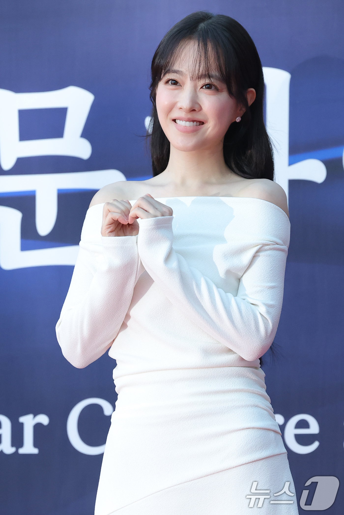 (서울=뉴스1) 권현진 기자 = 배우 박보영이 23일 오후 서울 중구 국립극장 해오름극장에서 열린 '2025 대한민국 대중문화예술상 시상식' 레드카펫에 참석해 포즈를 취하고 있다. …