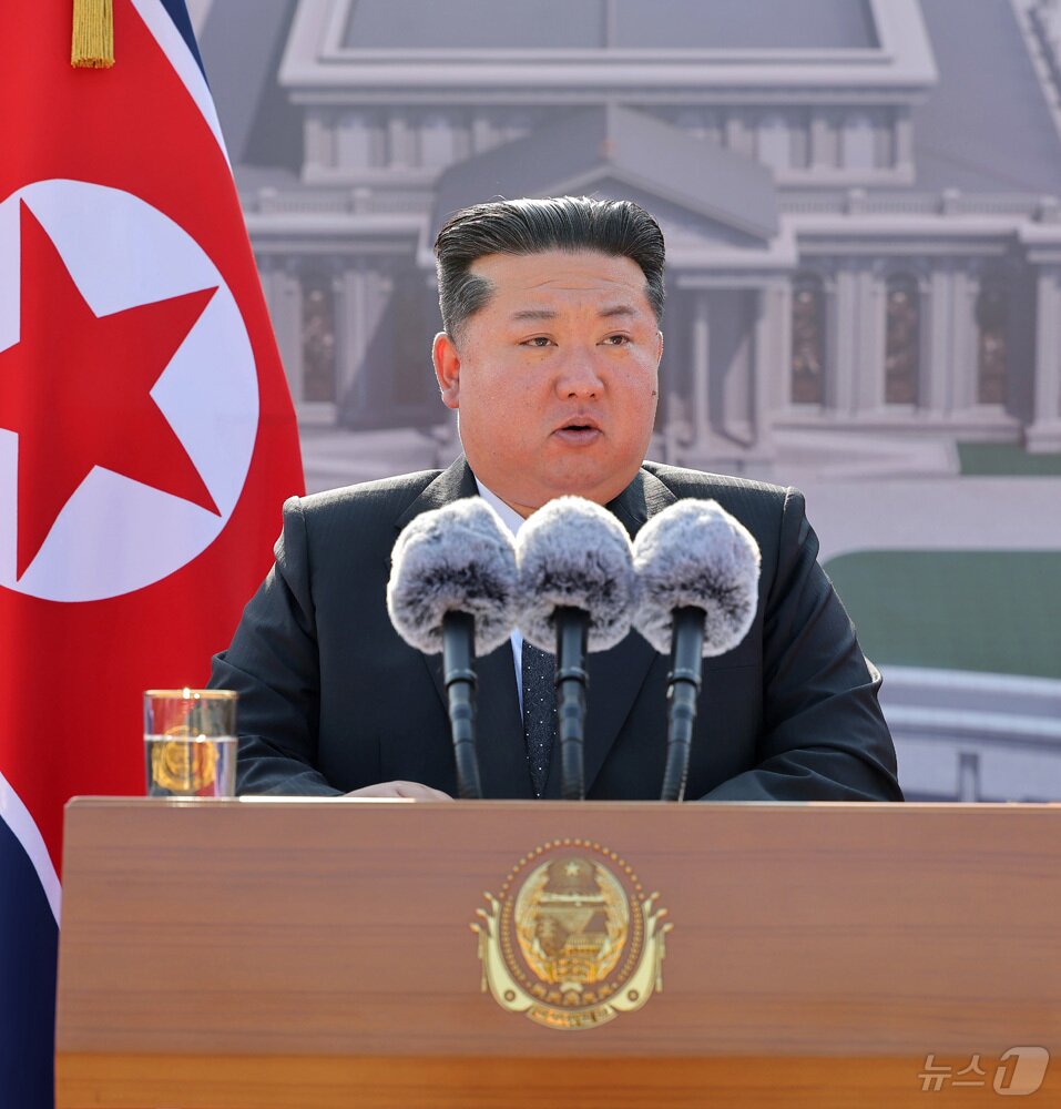 본문 이미지 - &#40;평양 노동신문=뉴스1&#41; = 김정은 북한 노동당 총비서.[국내에서만 사용가능. 재배포 금지. DB 금지. For Use Only in the Republic of Korea. Redistribution Prohibited] rodongphoto@news1.kr