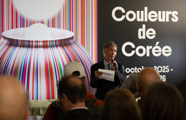 파리에서 만나는 '한국의 색'특별전... 축사하는 이일열 문화원장