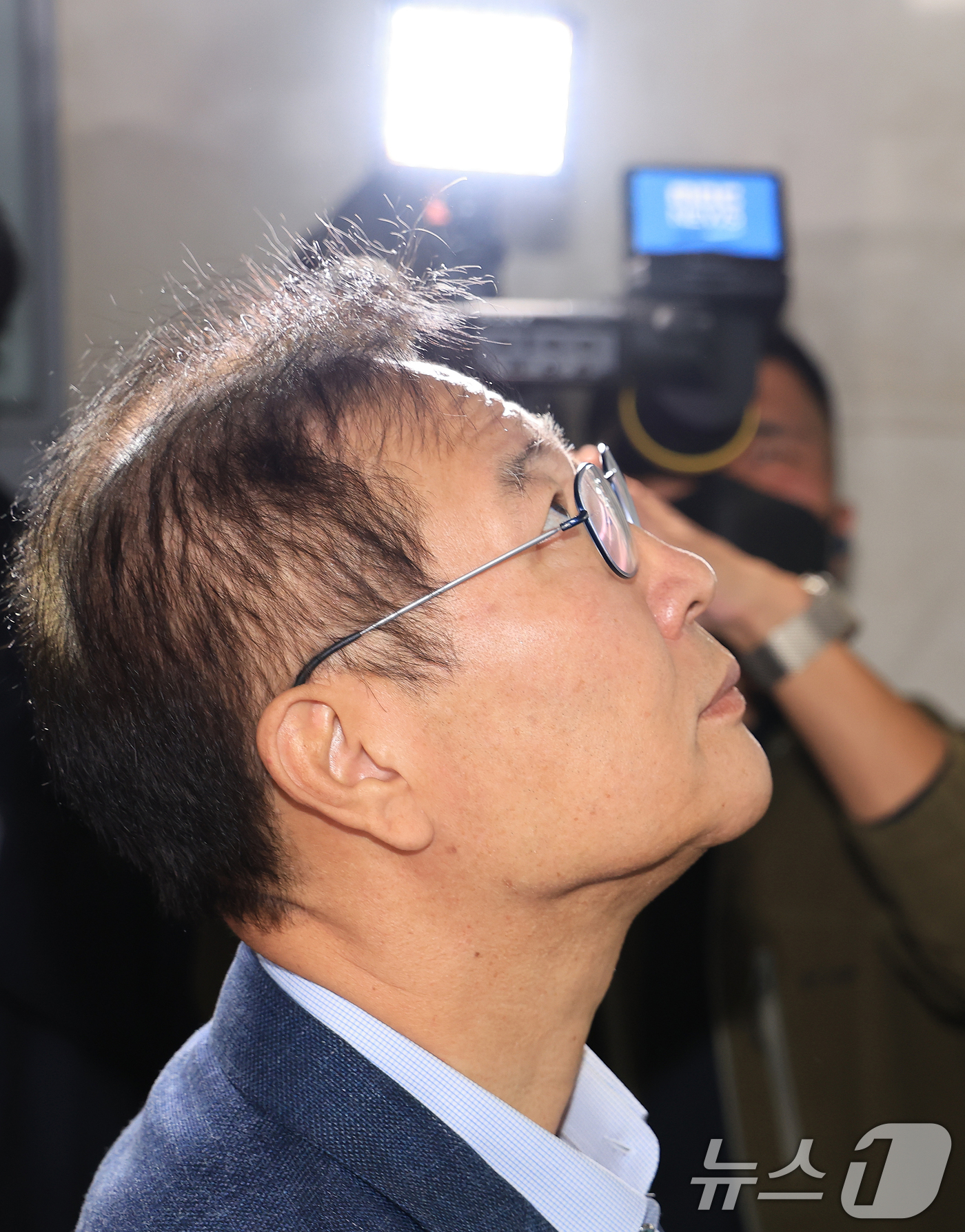 (서울=뉴스1) 이호윤 기자 = 박성재 전 법무부 장관이 24일 서울 서초구 순직해병 특검 사무실에 피의자 신분으로 조사를 받기 위해 출석하고 있다. 2025.10.24/뉴스1