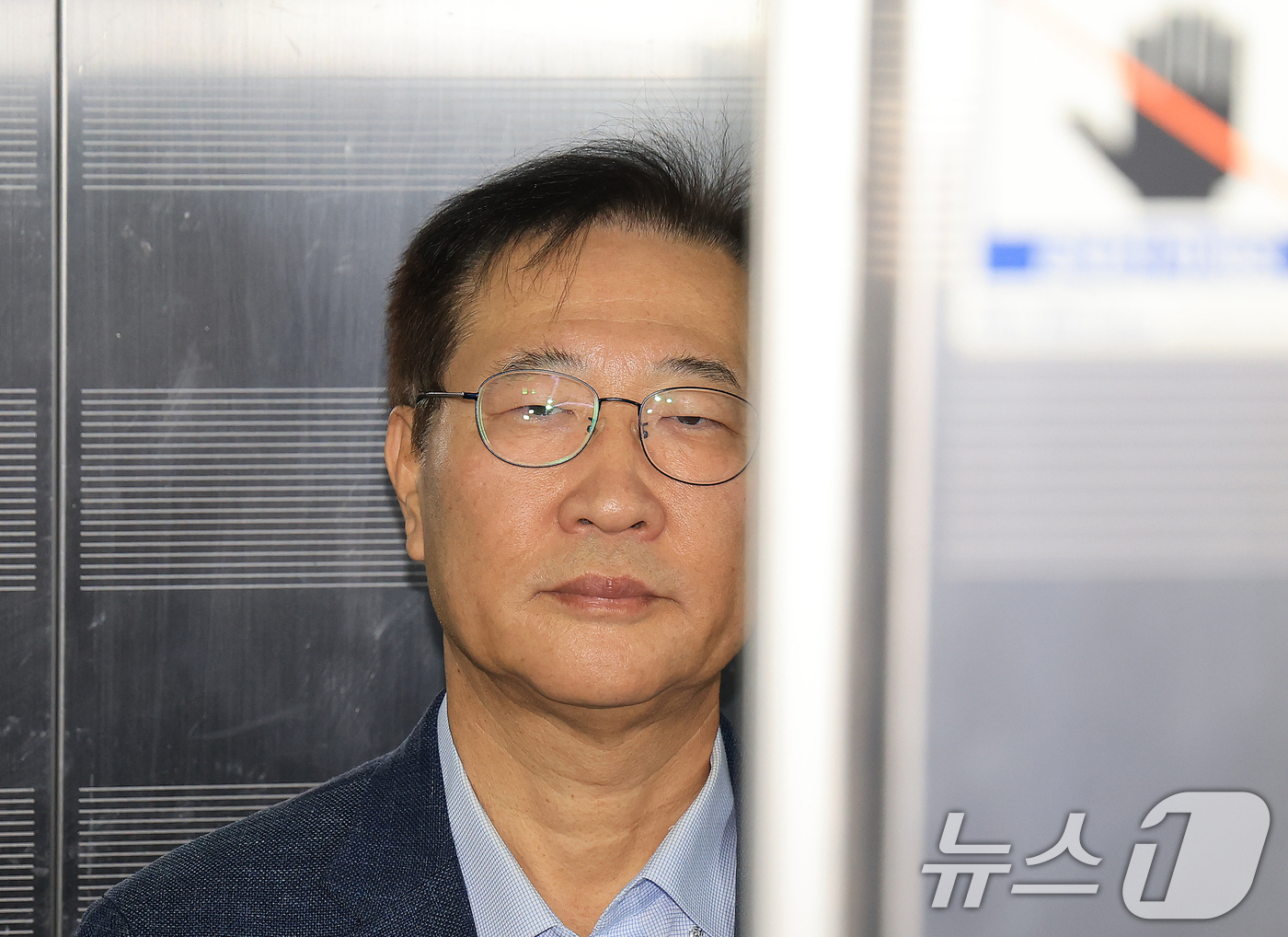 (서울=뉴스1) 이호윤 기자 = 박성재 전 법무부 장관이 24일 서울 서초구 순직해병 특검 사무실에 피의자 신분으로 조사를 받기 위해 출석하고 있다. 2025.10.24/뉴스1