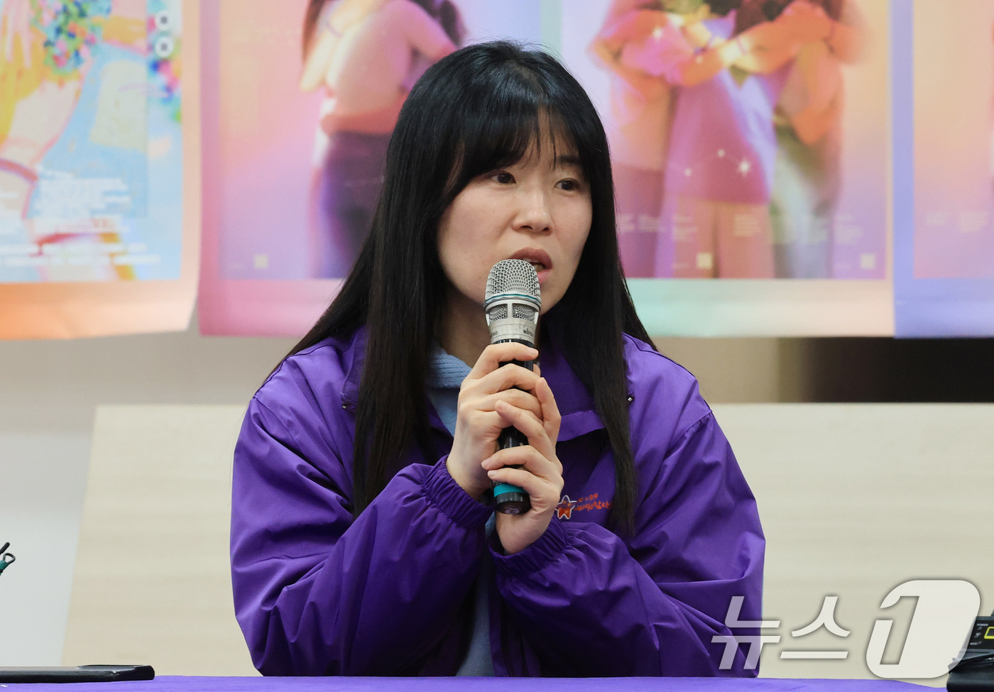 (서울=뉴스1) 임세영 기자 = 송해진 10·29 이태원 참사 유가족협의회 운영위원장(고 이재현 어머니)이 24일 오전 이태원 참사 3주기를 앞두고 서울 종로구 적선현대빌딩에 마련 …