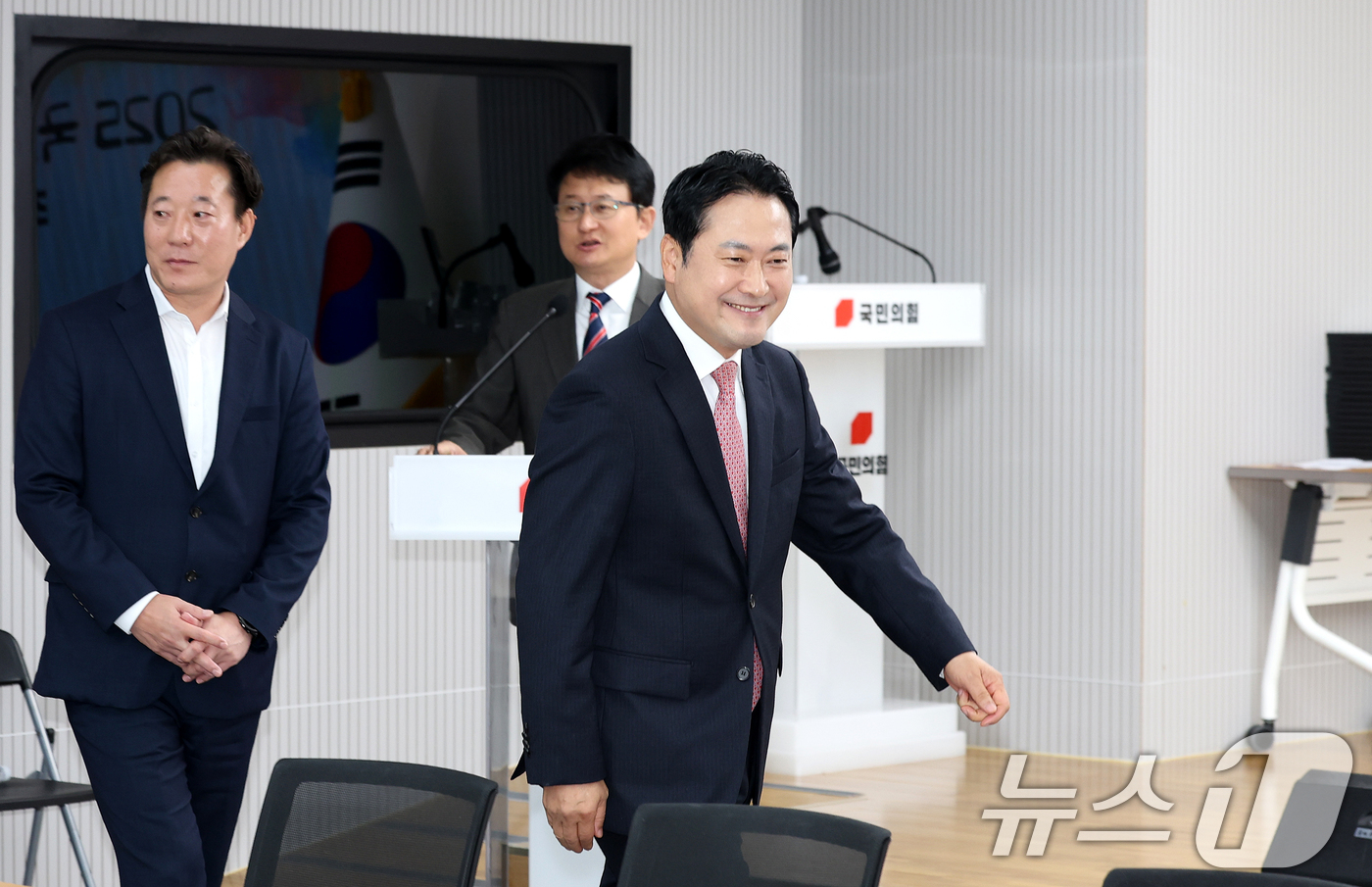 (서울=뉴스1) 이호윤 기자 = 장동혁 국민의힘 당대표가 24일 서울 여의도 국민의힘 중앙당사에서 열린 2025 국민의힘 평생당원 초청간담회에 참석하고 있다. 2025.10.24/ …