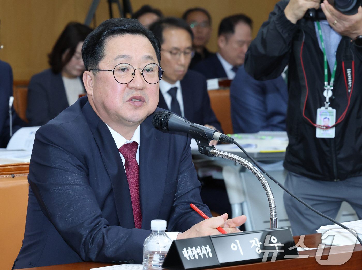 (대전=뉴스1) 김기태 기자 = 이장우 대전시장이 24일 오전 대전시청에서 열린 국회 행정안전위원회 대전시 국정감사에서 위원질의에 답변하고 있다. 2025.10.24/뉴스1