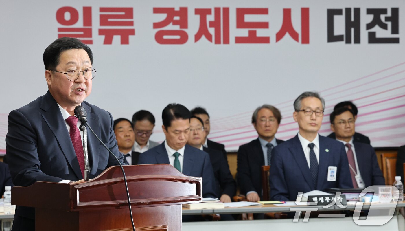 본문 이미지 - 이장우 대전시장이 24일 오전 대전시청에서 열린 국회 행정안전위원회 대전시 국정감사에서 인사말을 하고 있다. 2025.10.24/뉴스1 ⓒ News1 김기태 기자