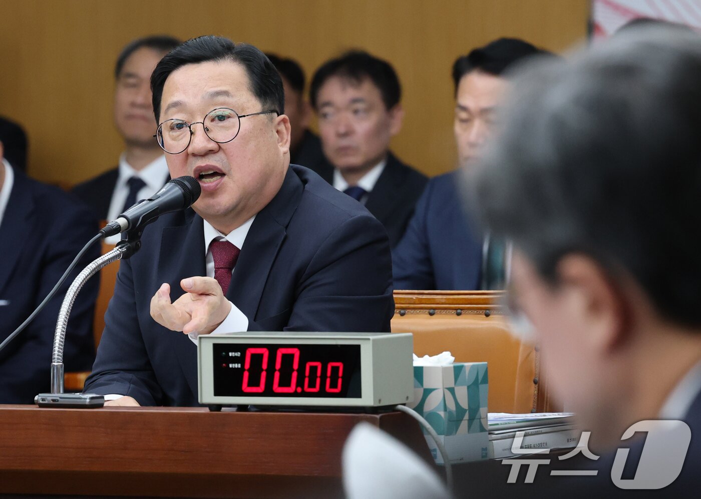 본문 이미지 - 이장우 대전시장이 24일 오전 대전시청에서 열린 국회 행정안전위원회 대전시 국정감사에서 위원 질의에 답하고 있다. 2025.10.24/뉴스1 ⓒ News1 김기태 기자