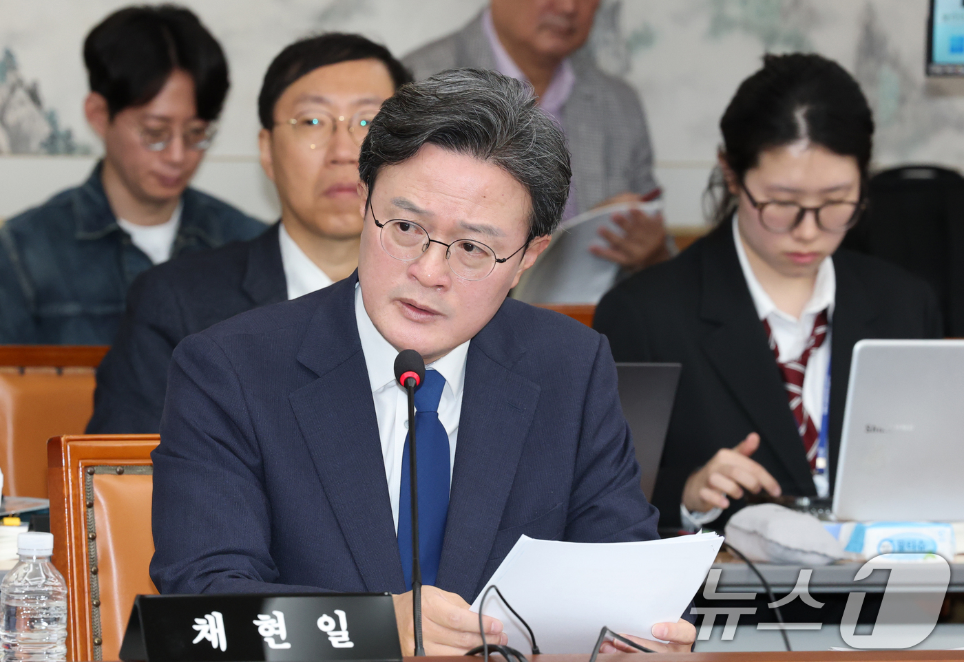 (대전=뉴스1) 김기태 기자 = 채현일 더불어민주당 위원이 24일 오전 대전시청에서 열린 국회 행정안전위원회 대전시 국정감사에서 질의하고 있다. 2025.10.24/뉴스1