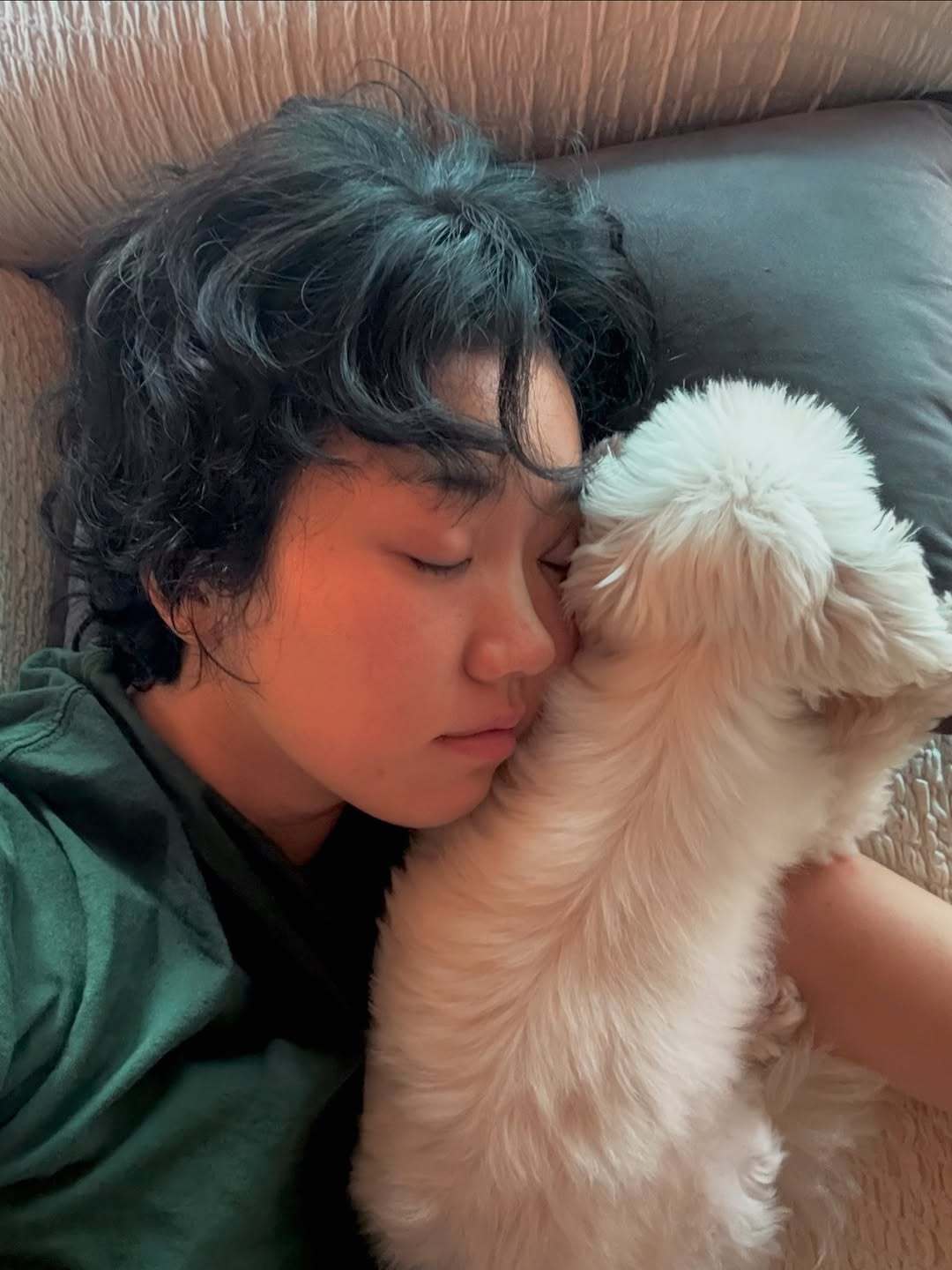 본문 이미지 - 항상 머리 옆에서 꼭 붙어 자는 똘이&#40;이주영 제공&#41; ⓒ 뉴스1