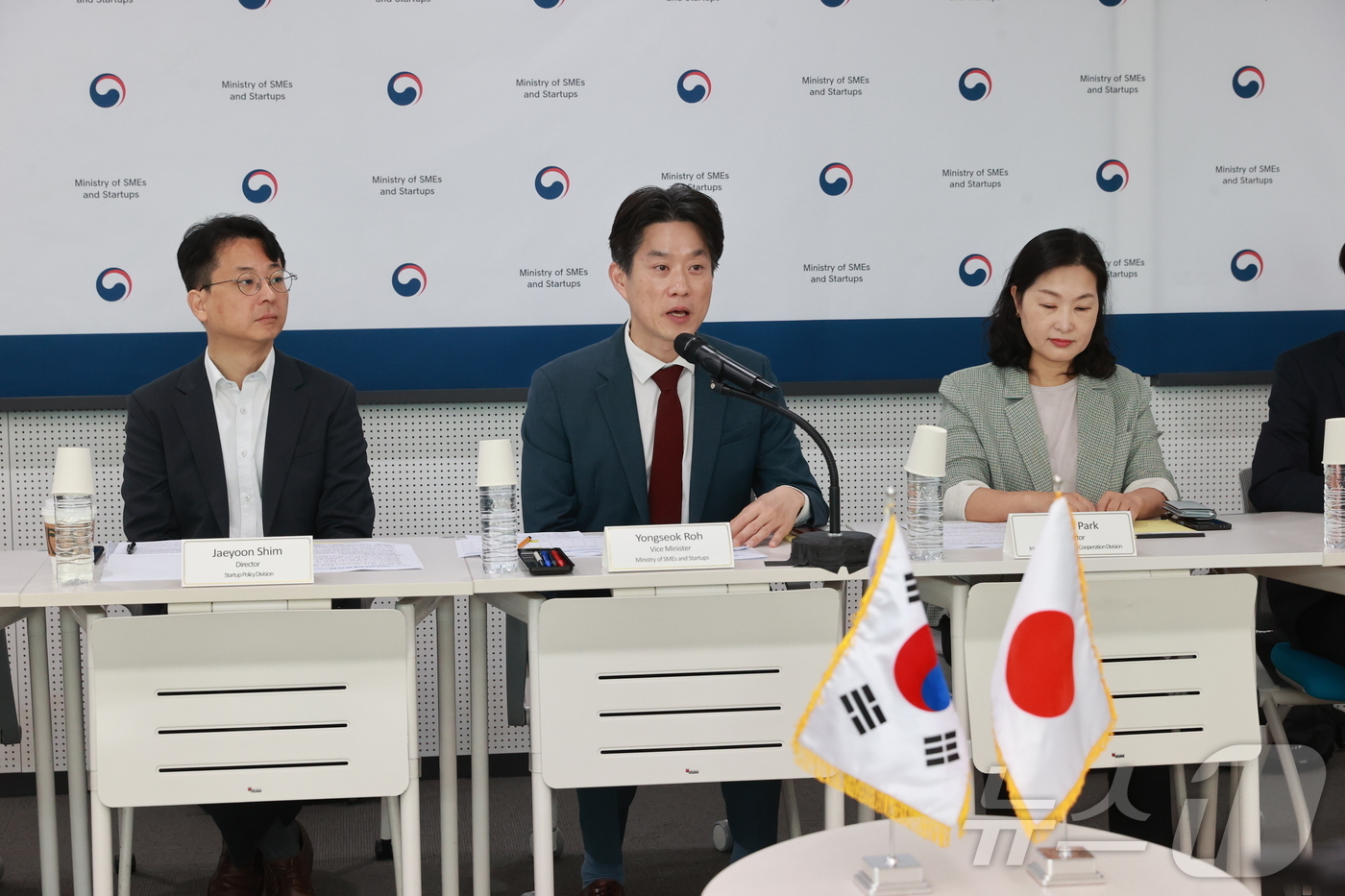 (서울=뉴스1) 장시온 기자 = 노용석 중소벤처기업부 차관이 24일 서울에서 일본경제동우회 한국위원회 관계자들과 스타트업 분야 협력 강화를 위한 면담을 하고 있다. (중소벤처기업부 …