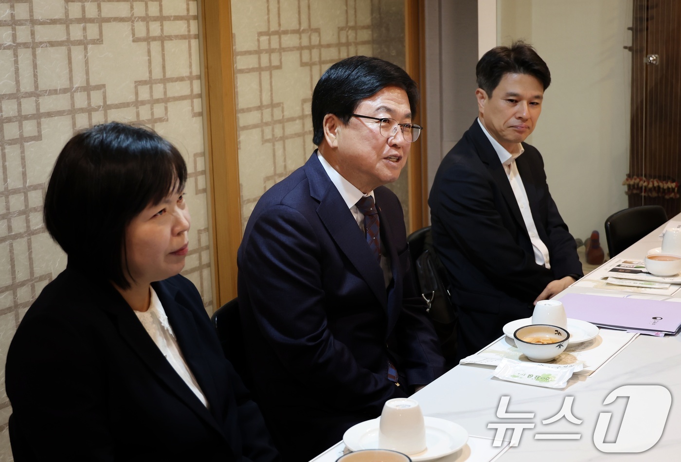 (서울=뉴스1) = 최교진 교육부 장관이 24일 서울 여의도에서 열린 한국전문대학교육협의회와의 간담회에서 발언하고 있다. (교육부 제공. 재판매 및 DB 금지) 2025.10.24 …