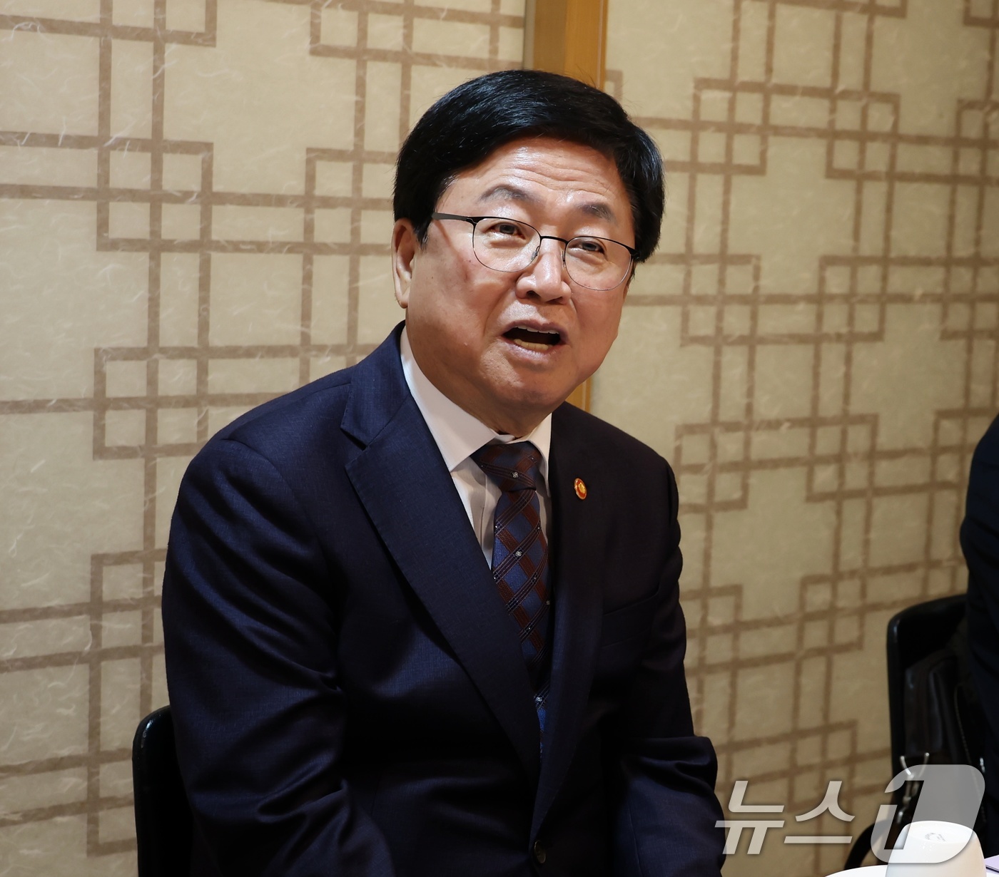 (서울=뉴스1) = 최교진 교육부 장관이 24일 서울 여의도에서 열린 한국전문대학교육협의회와의 간담회에서 발언하고 있다. (교육부 제공. 재판매 및 DB 금지) 2025.10.24 …