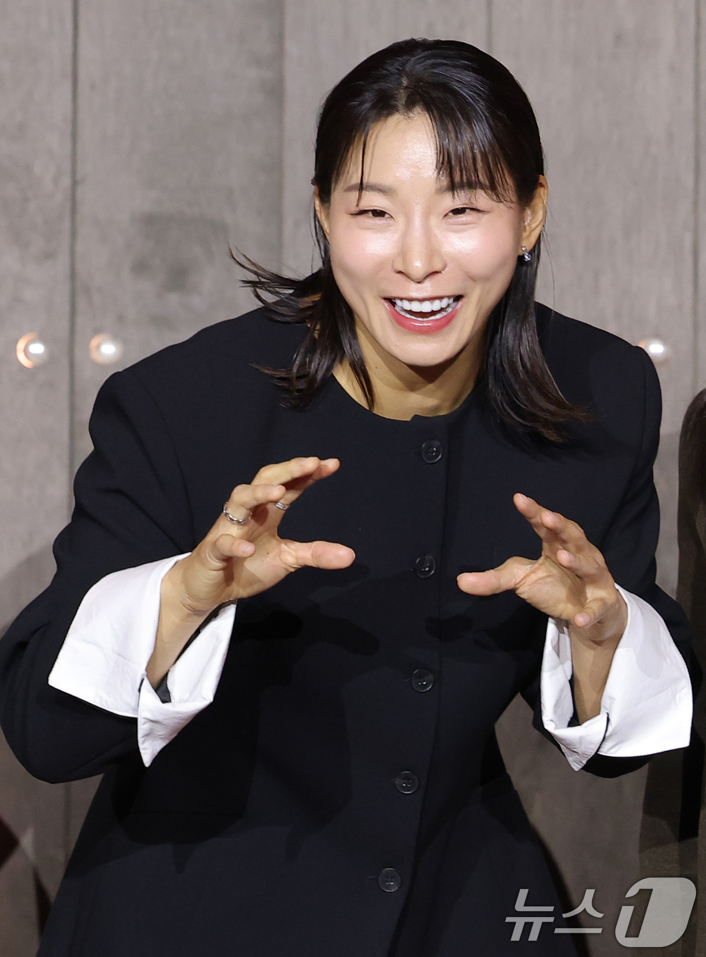 (서울=뉴스1) 권현진 기자 = 레슬링 선수 장은실이 24일 서울 강남구 봉은사로 웨스틴 서울 파르나스에서 열린 넷플릭스 서바이벌 예능 ‘피지컬: 아시아’ 제작발표회에 참석해 포즈 …