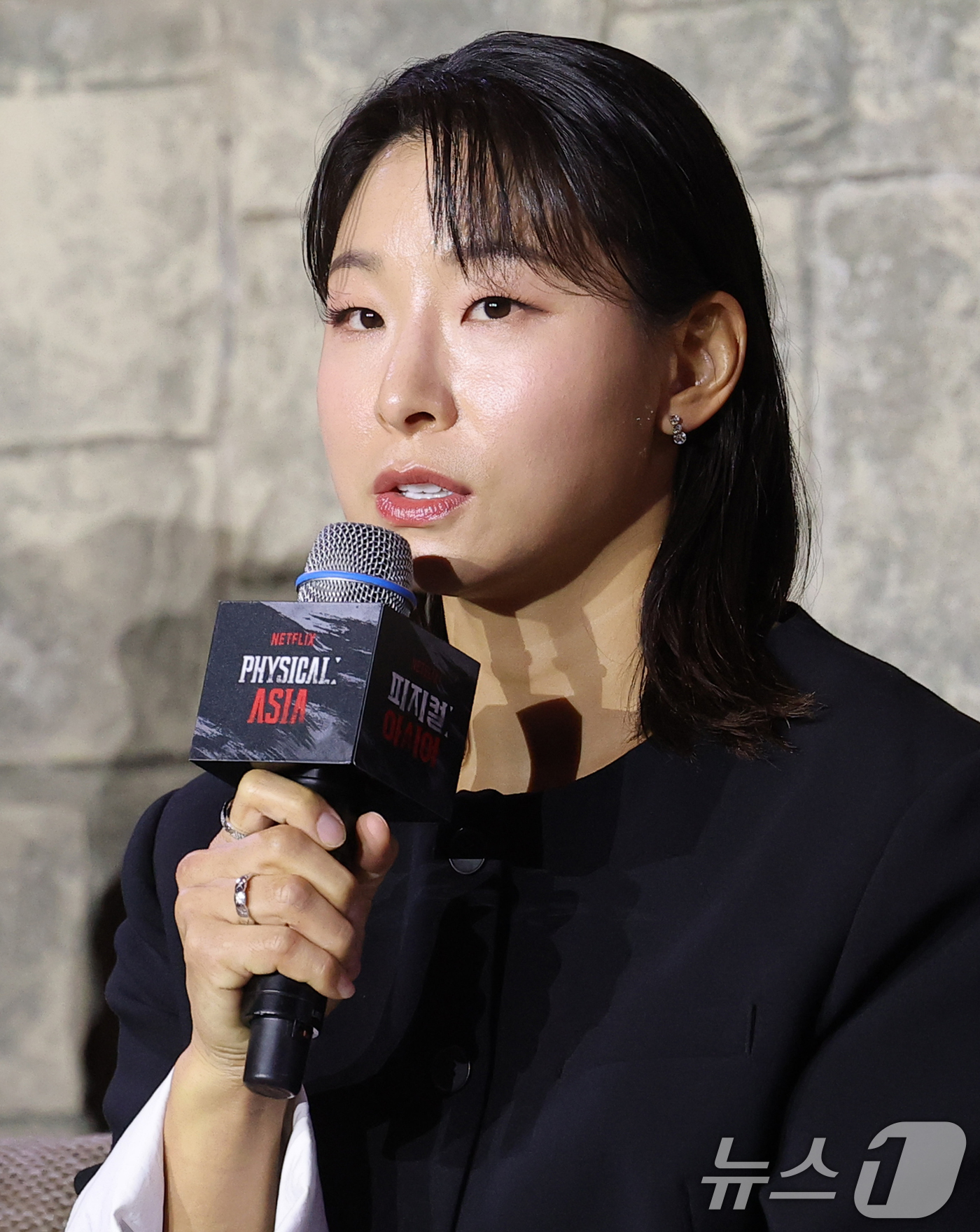 (서울=뉴스1) 권현진 기자 = 레슬링 선수 장은실이 24일 서울 강남구 봉은사로 웨스틴 서울 파르나스에서 열린 넷플릭스 서바이벌 예능 ‘피지컬: 아시아’ 제작발표회에 참석해 인사 …