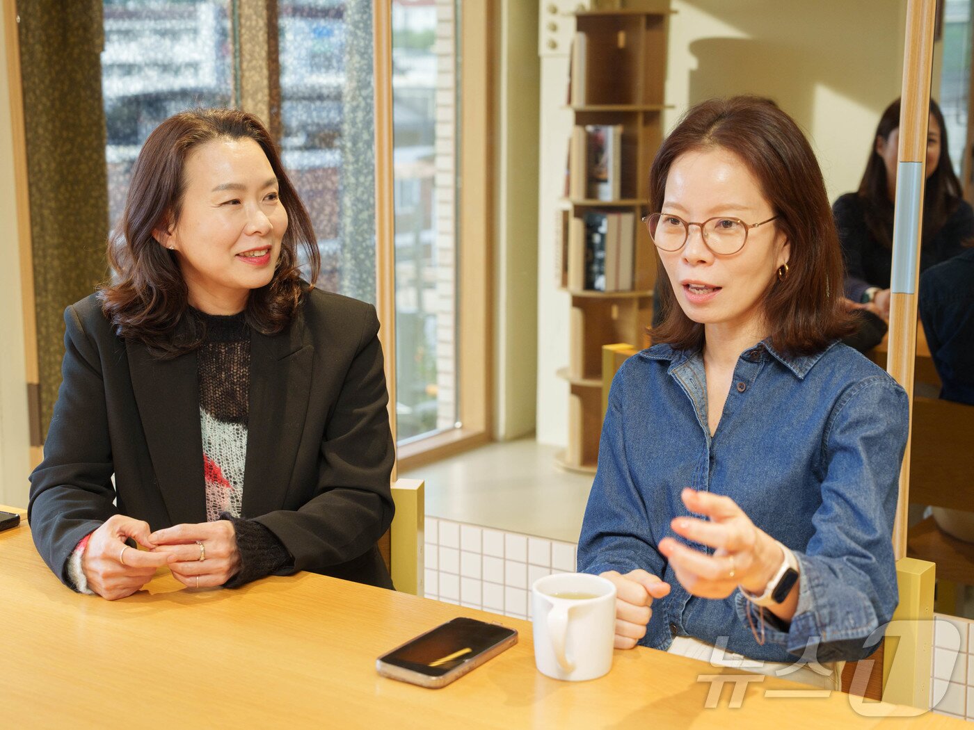 본문 이미지 - 공유 숙박 운영자 김미애 씨(왼쪽), 임윤정 씨 ⓒ News1 윤슬빈 관광전문기자