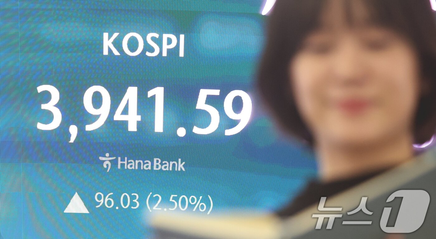 본문 이미지 - 서울 중구 하나은행 본점 딜링룸 ./뉴스1 ⓒ News1