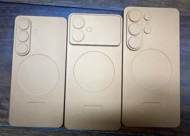 본문 이미지 - 갤럭시S26 시리즈 모형&#40;소니딕슨 제공, 재판매 및 DB 금지&#41;/뉴스1