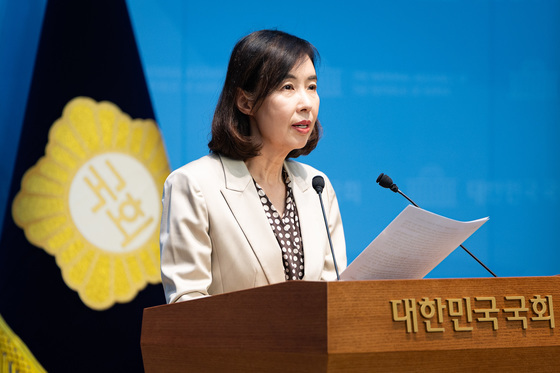 與 "국힘, 이정현 임명하고 탄핵 찬성파는 숙청…비이성적 행보"