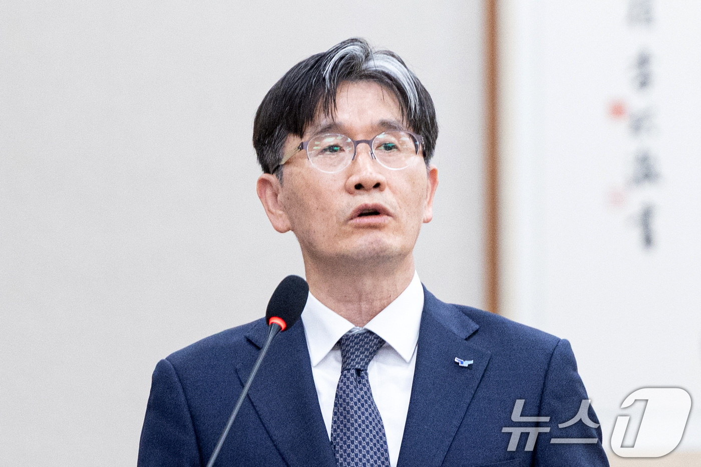 (서울=뉴스1) 이승배 기자 = 오동운 공수처장이 24일 서울 여의도 국회에서 열린 법제사법위원회 고위공직자범죄수사처 등에 대한 국정감사에 출석해 업무보고하고 있다. 2025.10 …