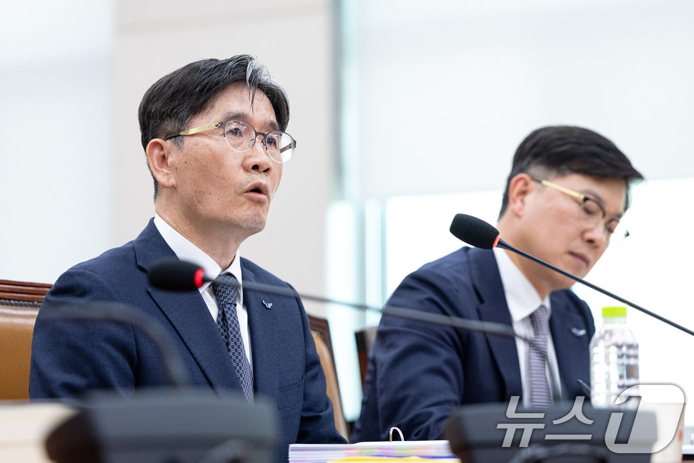 본문 이미지 - 오동운 고위공직자범죄수사처장(왼쪽)과 이재승 공수처 차장. 2025.10.24/뉴스1 ⓒ News1 이승배 기자