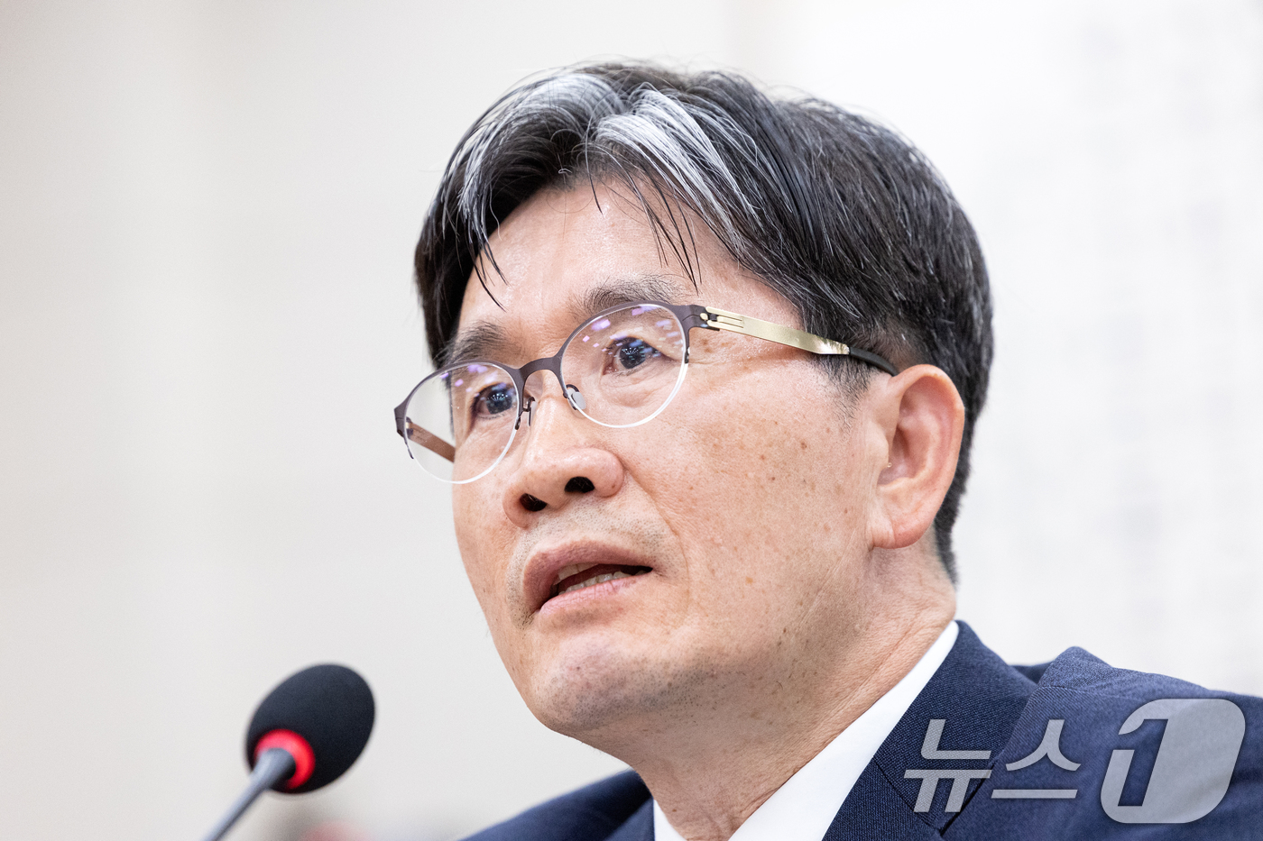 (서울=뉴스1) 이승배 기자 = 오동운 공수처장이 24일 서울 여의도 국회에서 열린 법제사법위원회 고위공직자범죄수사처 등에 대한 국정감사에 출석해 의원 질의에 답변하고 있다. 20 …