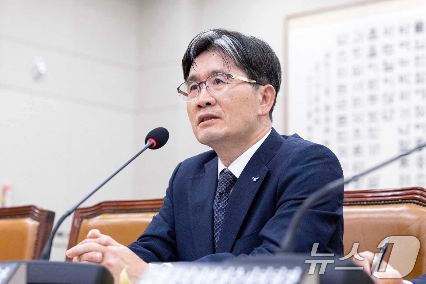 (서울=뉴스1) 이승배 기자 = 오동운 공수처장이 24일 서울 여의도 국회에서 열린 법제사법위원회 고위공직자범죄수사처 등에 대한 국정감사에 출석해 의원 질의에 답변하고 있다. 20 …