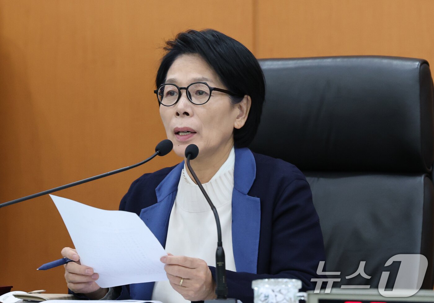 본문 이미지 - 최민희 위원장이 24일 대전 한국전자통신연구원(ETRI)에서 열린 국회 과학기술정보방송통신위원회 국정감사를 주재하고 있다. 2025.10.24/뉴스1 ⓒ News1 김기태 기자