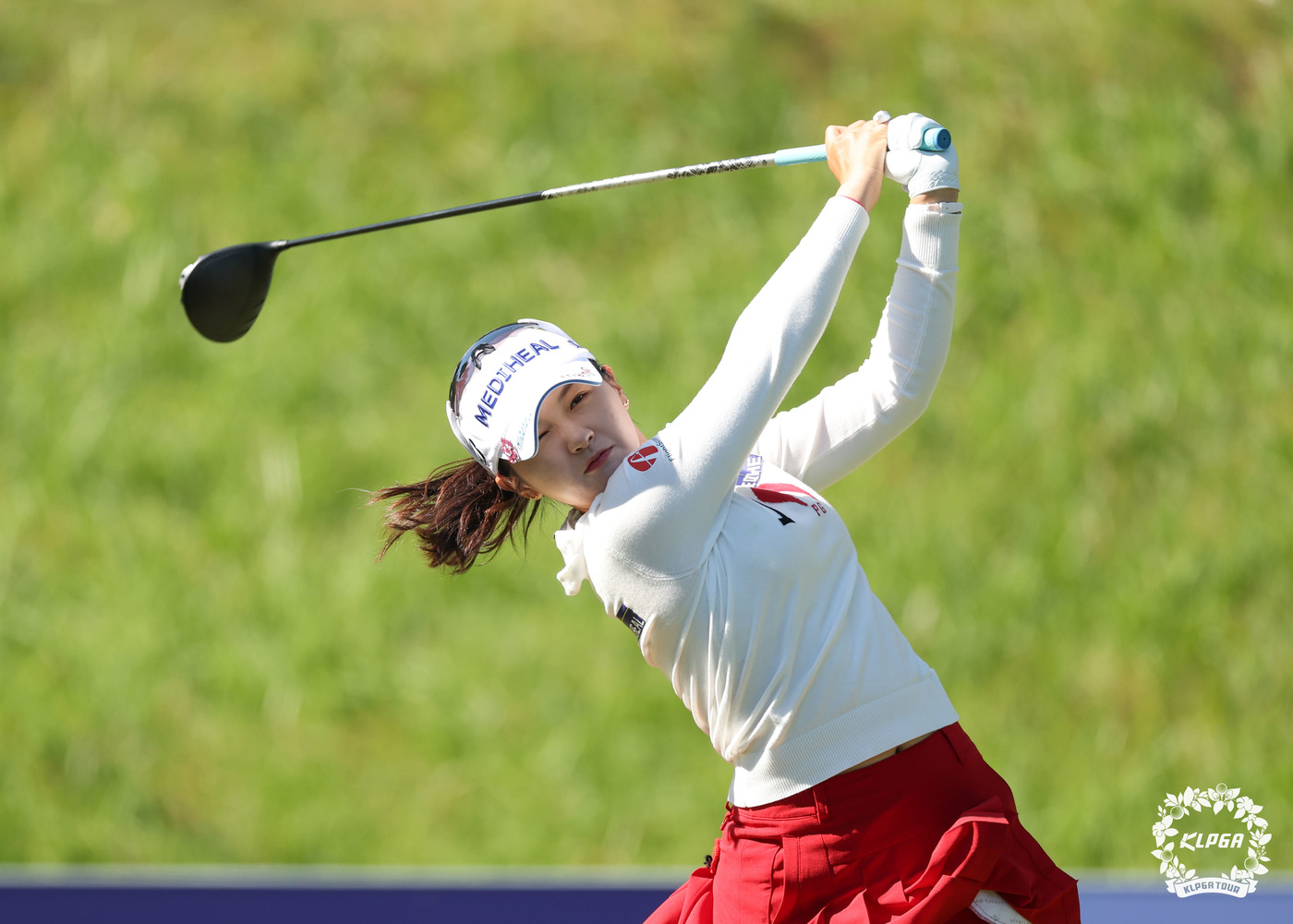 (서울=뉴스1) = 박현경이 24일 전남 나주 해피니스CC에서 열린 광남일보 해피니스오픈 1라운드 1번 홀에서 티샷을 하고 있다. (KLPGA 제공. 재판매 및 DB 금지) 202 …