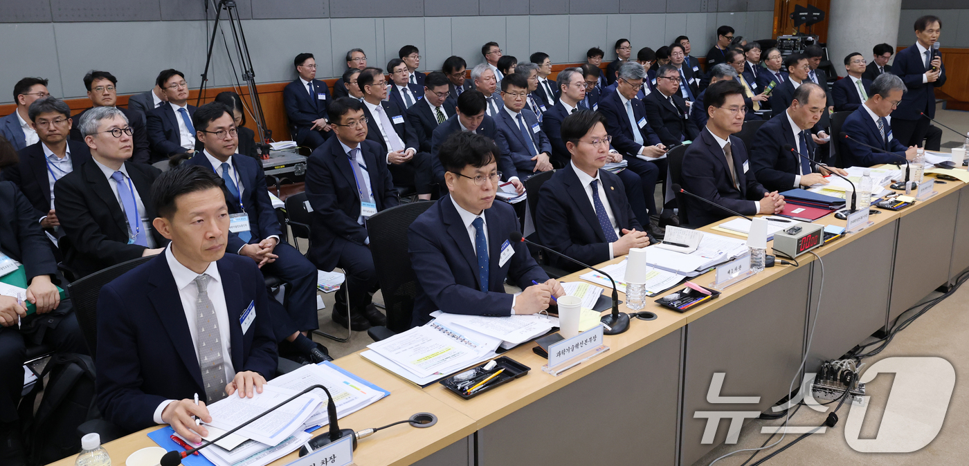 (대전=뉴스1) 김기태 기자 = 24일 대전 한국전자통신연구원(ETRI)에서 열린 국회 과학기술정보방송통신위원회 국정감사에서 피감기관이 참석해 있다. 2025.10.24/뉴스1